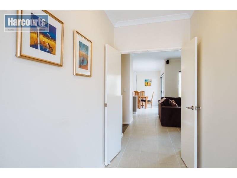 4/166 Kingsway Road, Darch WA 6065