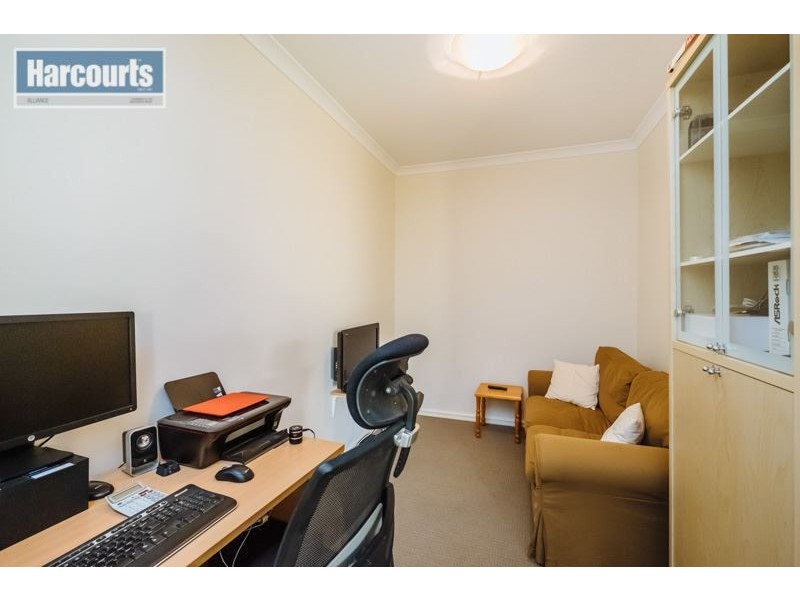 4/166 Kingsway Road, Darch WA 6065