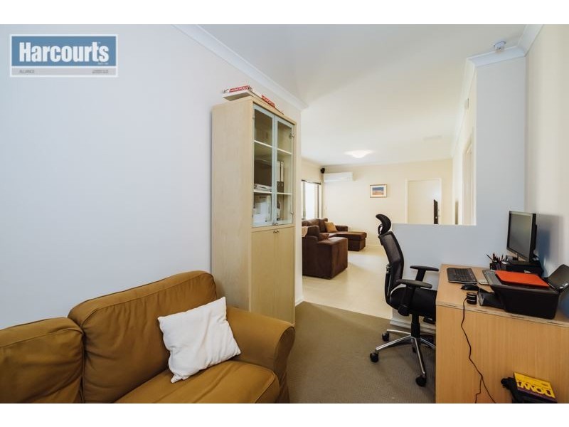 4/166 Kingsway Road, Darch WA 6065