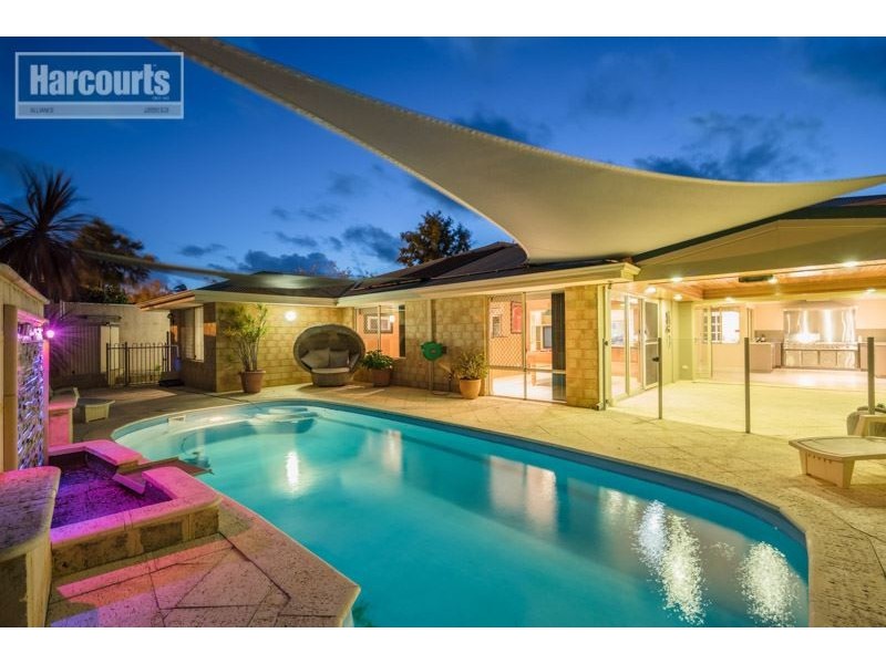 15 Raffles Court, Currambine WA 6028