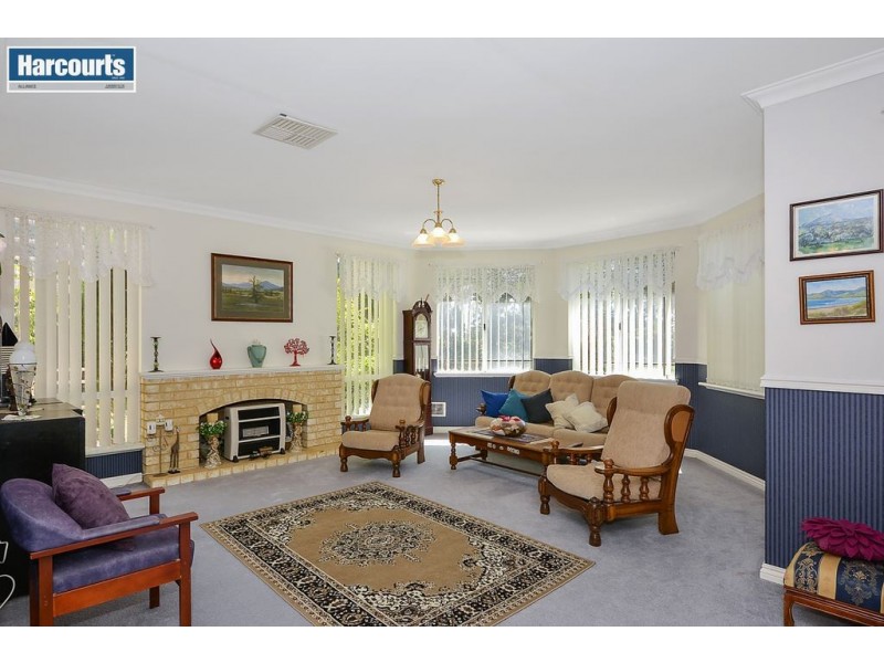 33 Greenhaven Glade, Carramar WA 6031