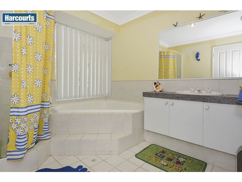 33 Greenhaven Glade, Carramar WA 6031