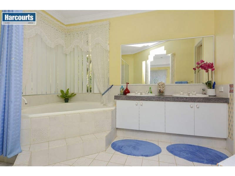 33 Greenhaven Glade, Carramar WA 6031