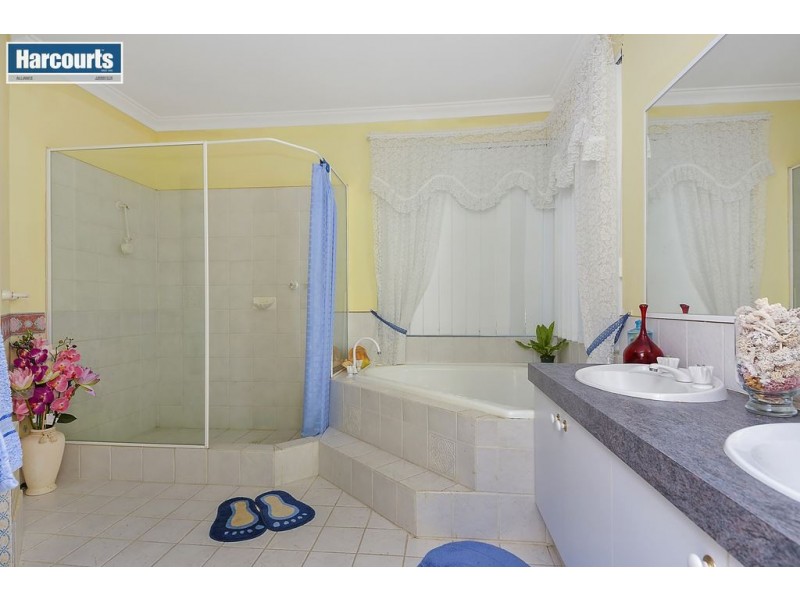 33 Greenhaven Glade, Carramar WA 6031