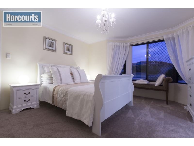 9 Langbank Close, Kinross WA 6028