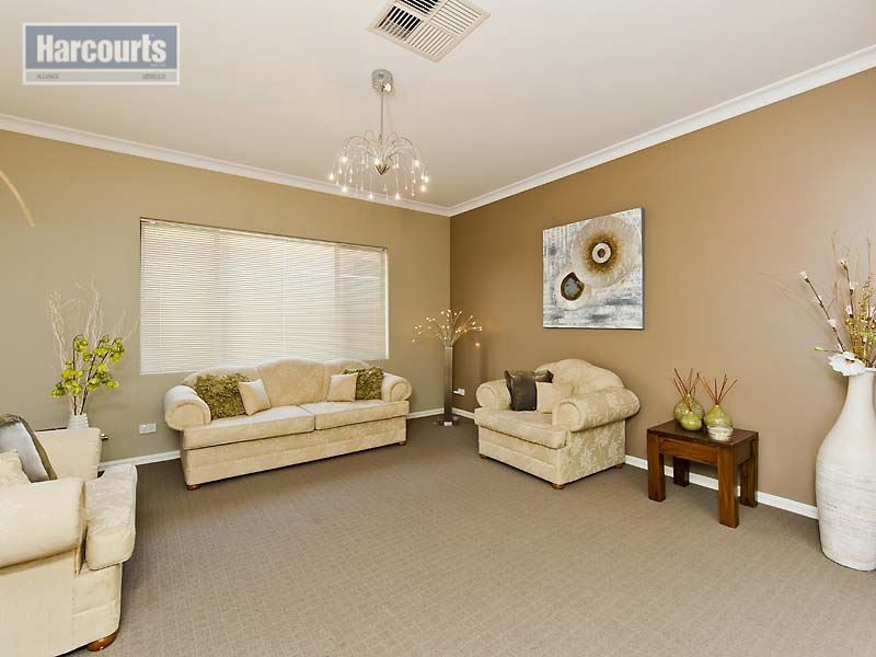 8 Waminda Way, Landsdale WA 6065