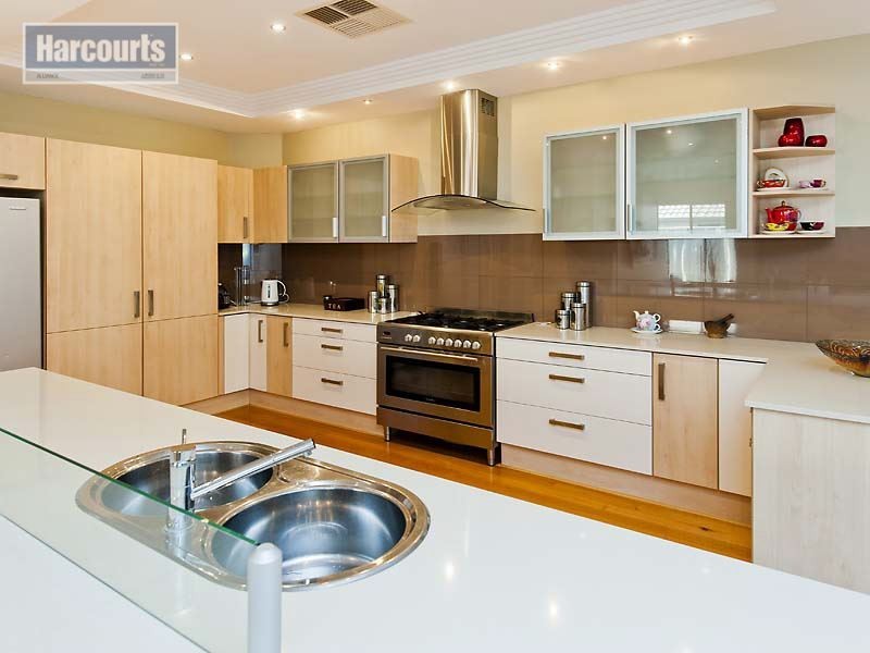 8 Waminda Way, Landsdale WA 6065