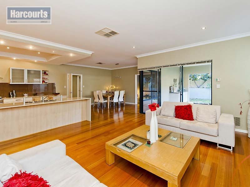 8 Waminda Way, Landsdale WA 6065