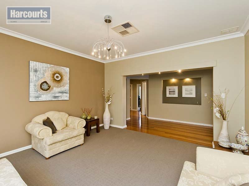 8 Waminda Way, Landsdale WA 6065