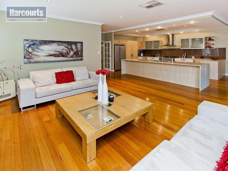 8 Waminda Way, Landsdale WA 6065