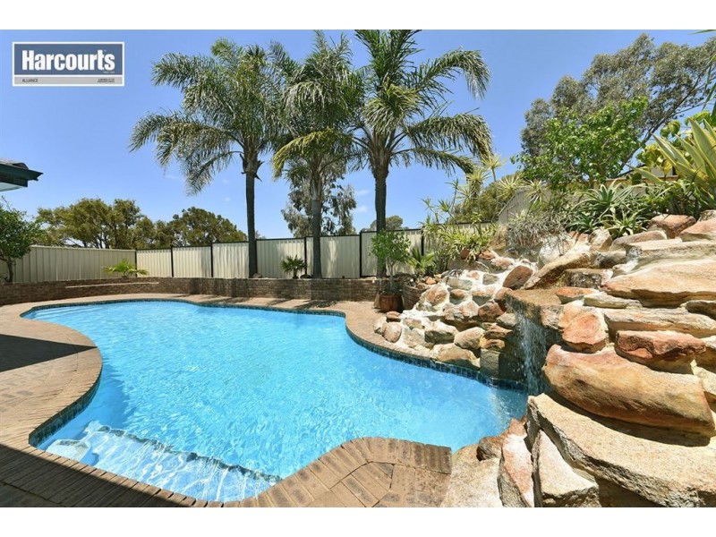 8 Hillside Close, Edgewater WA 6027