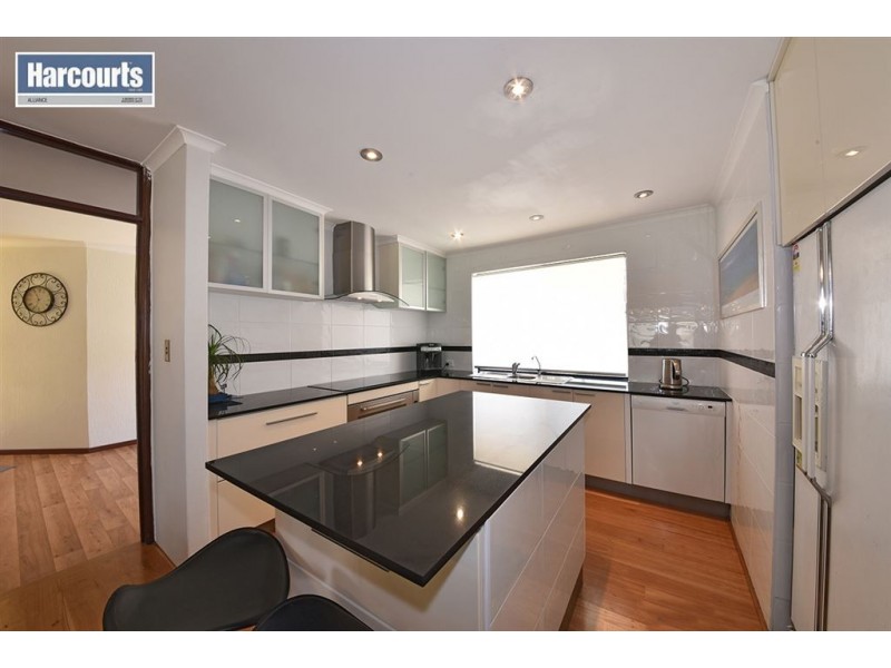 8 Hillside Close, Edgewater WA 6027