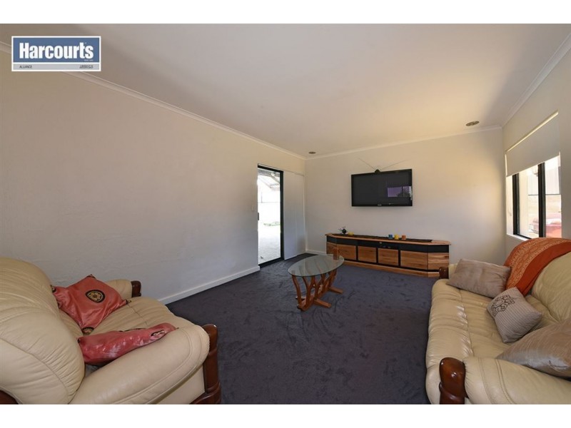 8 Hillside Close, Edgewater WA 6027