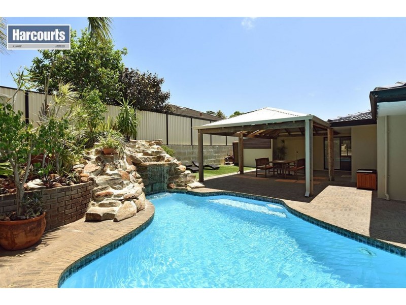 8 Hillside Close, Edgewater WA 6027