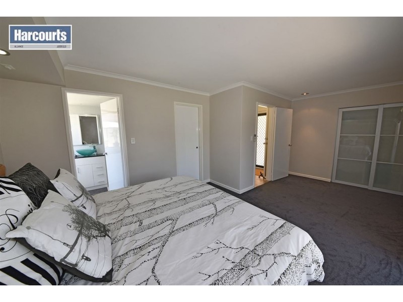 8 Hillside Close, Edgewater WA 6027