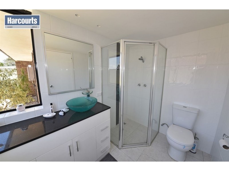 8 Hillside Close, Edgewater WA 6027