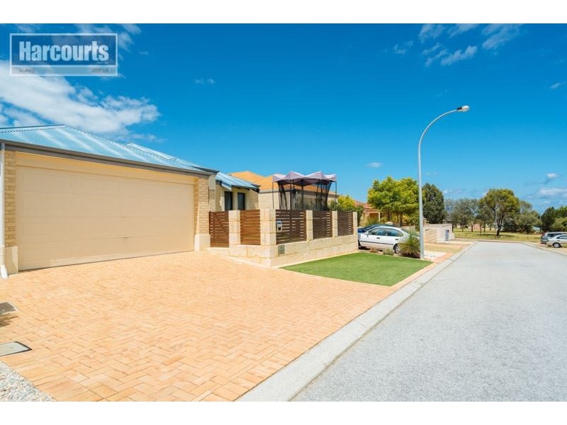 8 Marriot Turn, Currambine WA 6028
