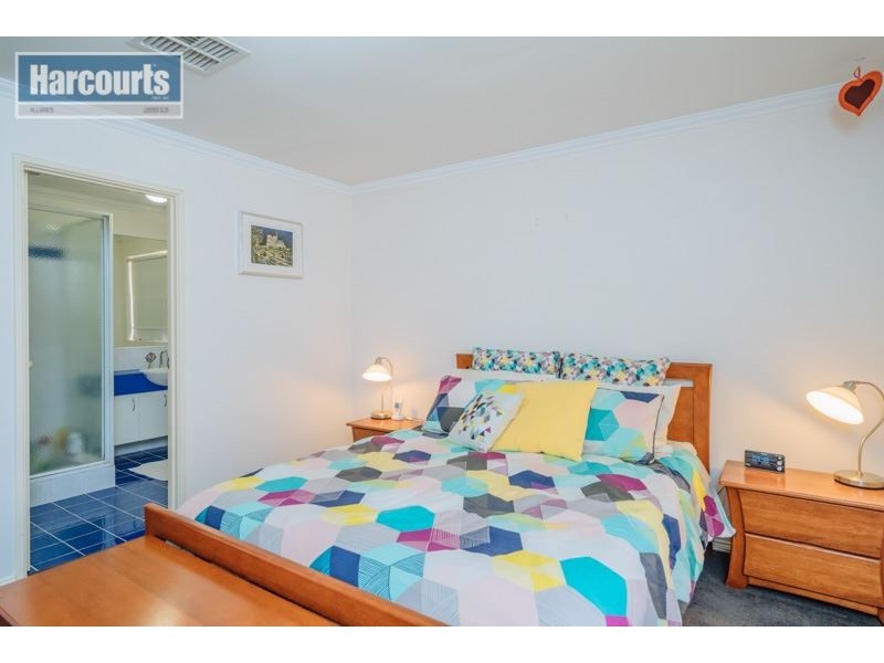 8 Marriot Turn, Currambine WA 6028