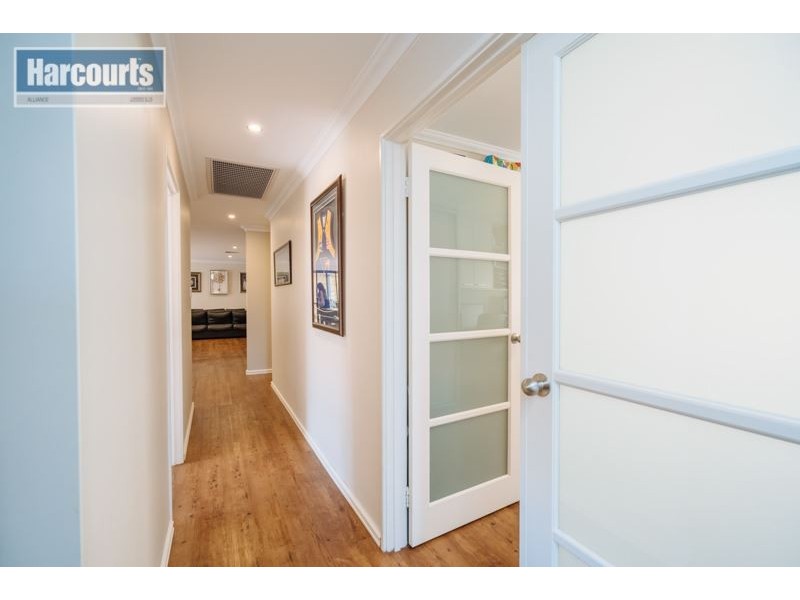 8 Marriot Turn, Currambine WA 6028