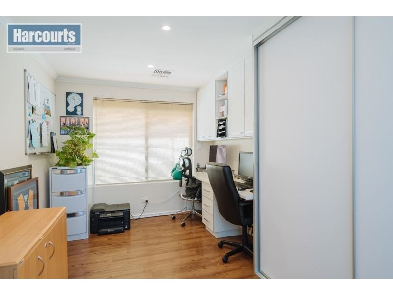 8 Marriot Turn, Currambine WA 6028