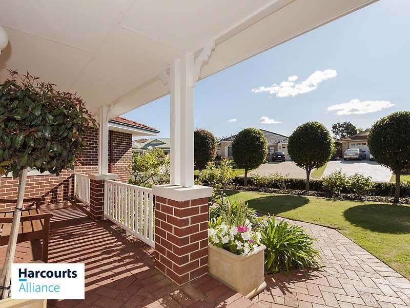 11 La Grange Loop, Currambine WA 6028