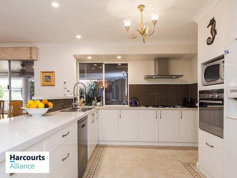11 La Grange Loop, Currambine WA 6028