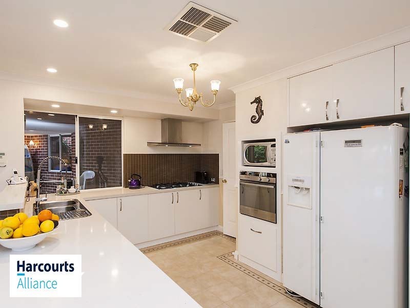 11 La Grange Loop, Currambine WA 6028