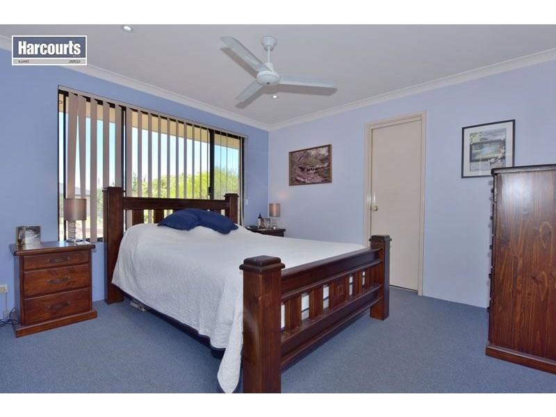 32 Lombardy Crescent, Caversham WA 6055