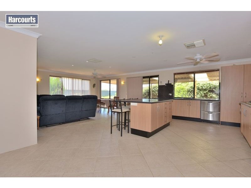 32 Lombardy Crescent, Caversham WA 6055