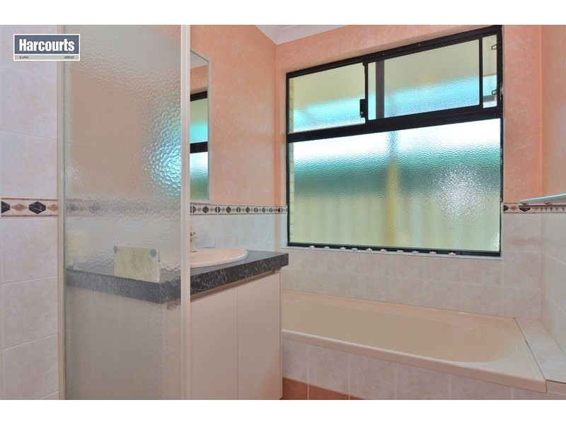 32 Lombardy Crescent, Caversham WA 6055