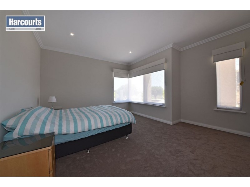 2 Fourmile Avenue, Burns Beach WA 6028