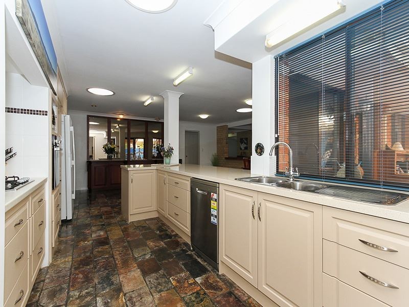 2 Weldwood Road, Ocean Reef WA 6027