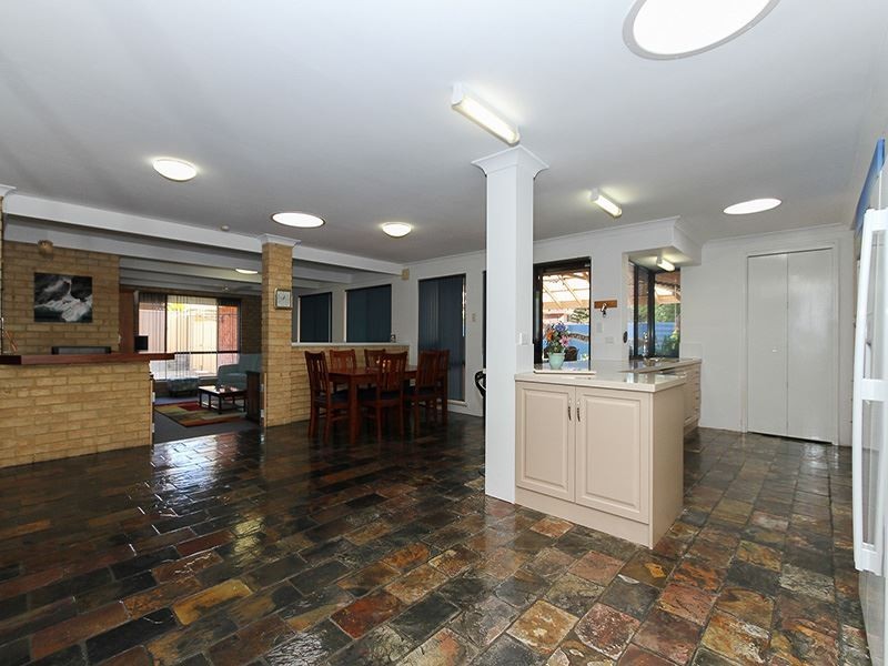 2 Weldwood Road, Ocean Reef WA 6027