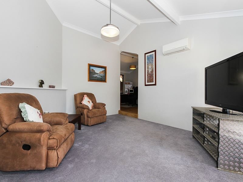 2 Weldwood Road, Ocean Reef WA 6027