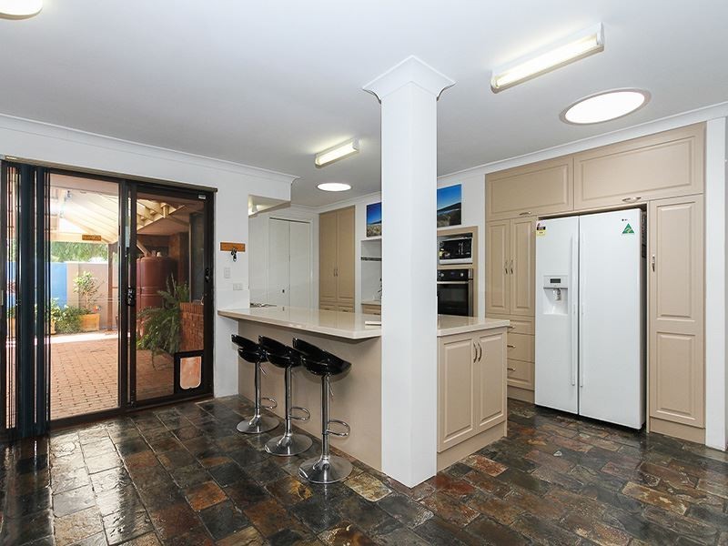 2 Weldwood Road, Ocean Reef WA 6027