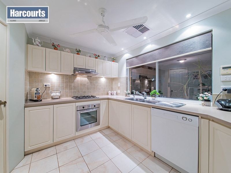 124 St Stephens Crescent, Tapping WA 6065