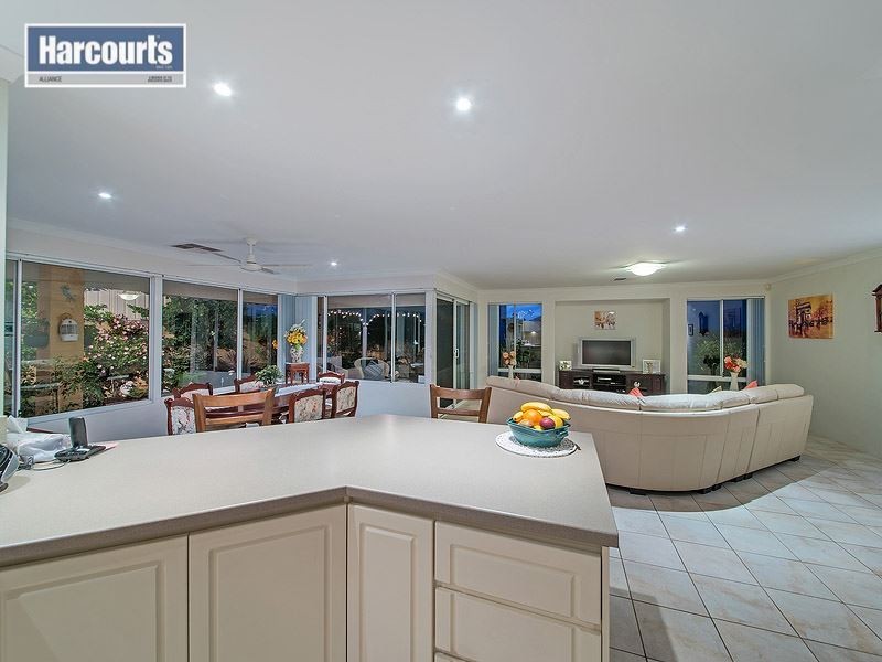 124 St Stephens Crescent, Tapping WA 6065