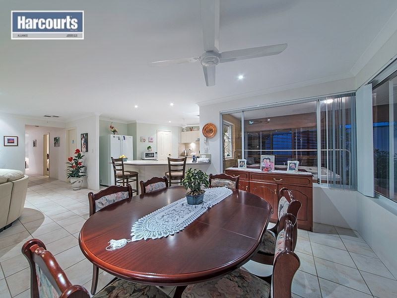 124 St Stephens Crescent, Tapping WA 6065