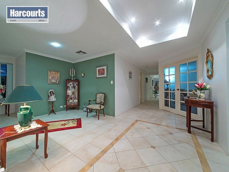 124 St Stephens Crescent, Tapping WA 6065