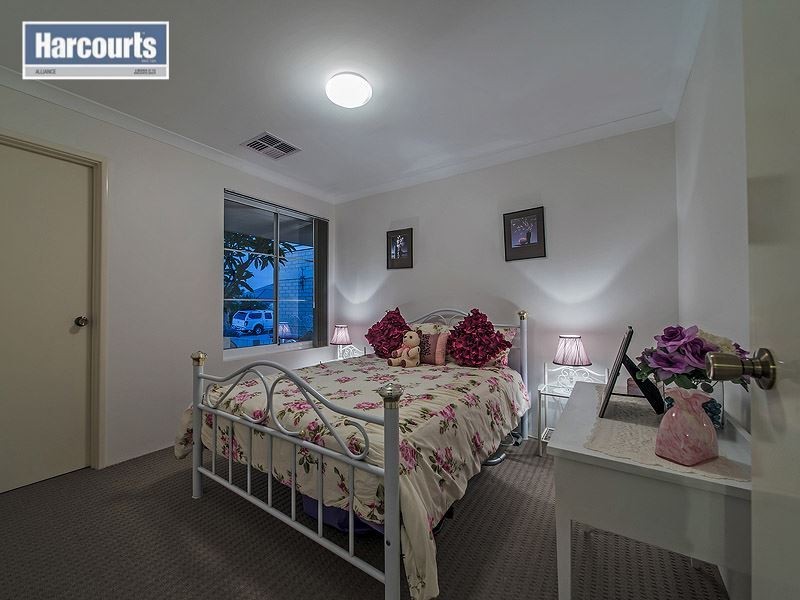 124 St Stephens Crescent, Tapping WA 6065