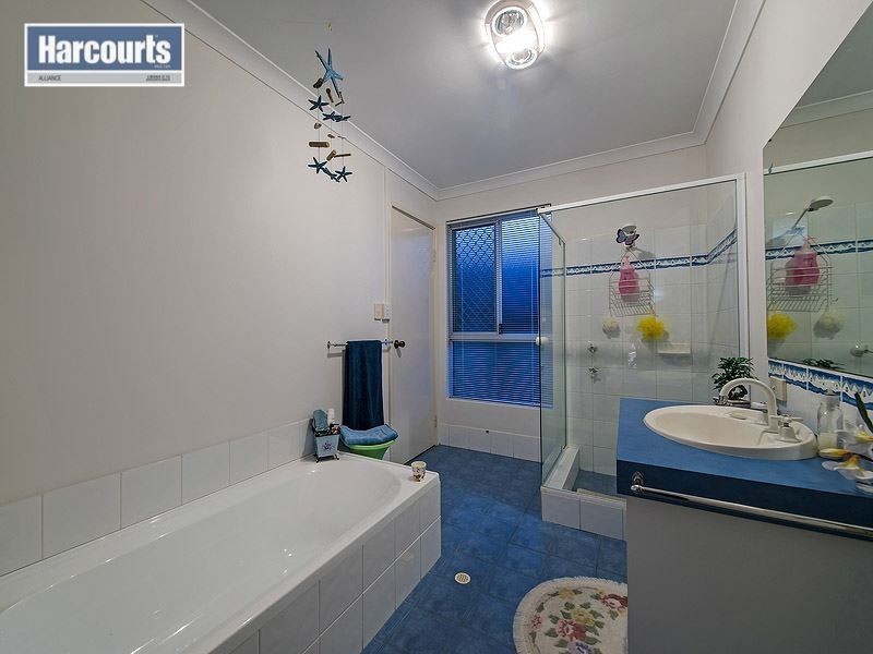 124 St Stephens Crescent, Tapping WA 6065