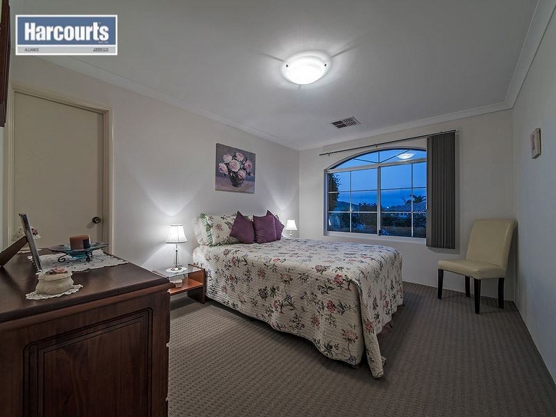 124 St Stephens Crescent, Tapping WA 6065