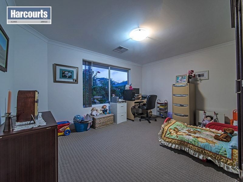 124 St Stephens Crescent, Tapping WA 6065