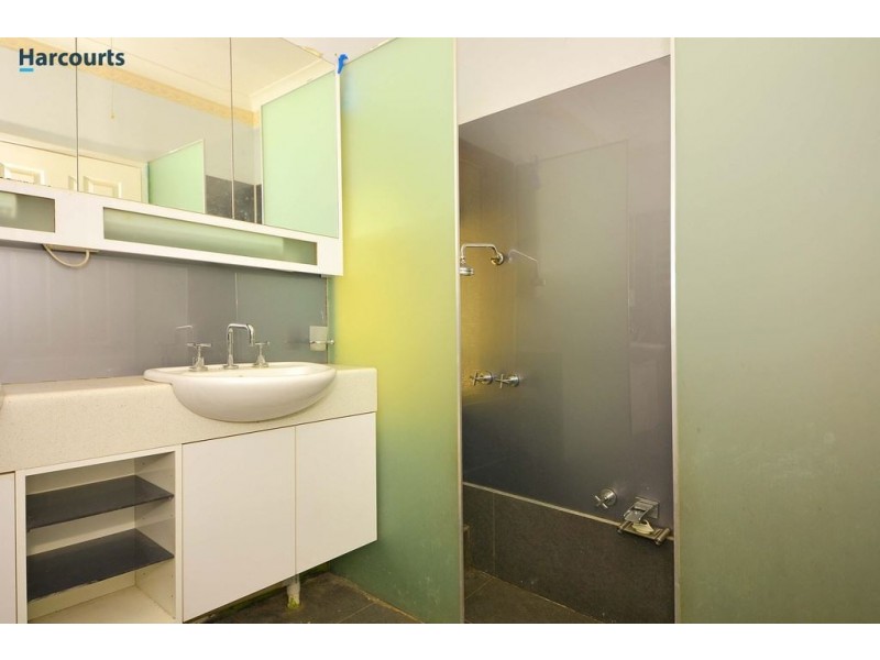 264 Neaves Road, Mariginiup WA 6078