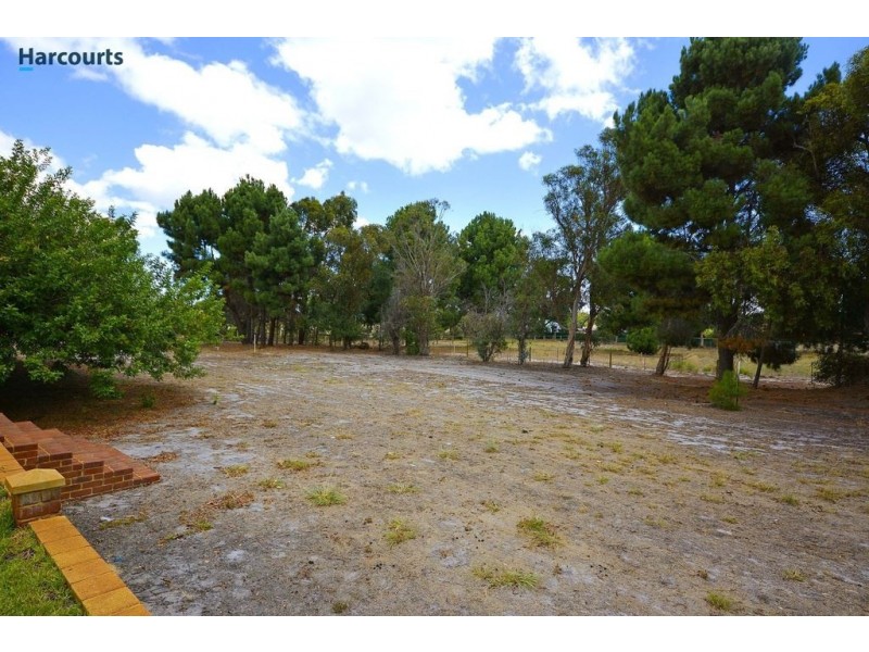 264 Neaves Road, Mariginiup WA 6078