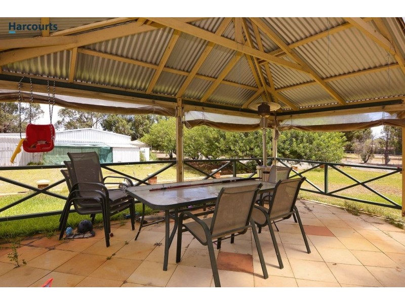264 Neaves Road, Mariginiup WA 6078