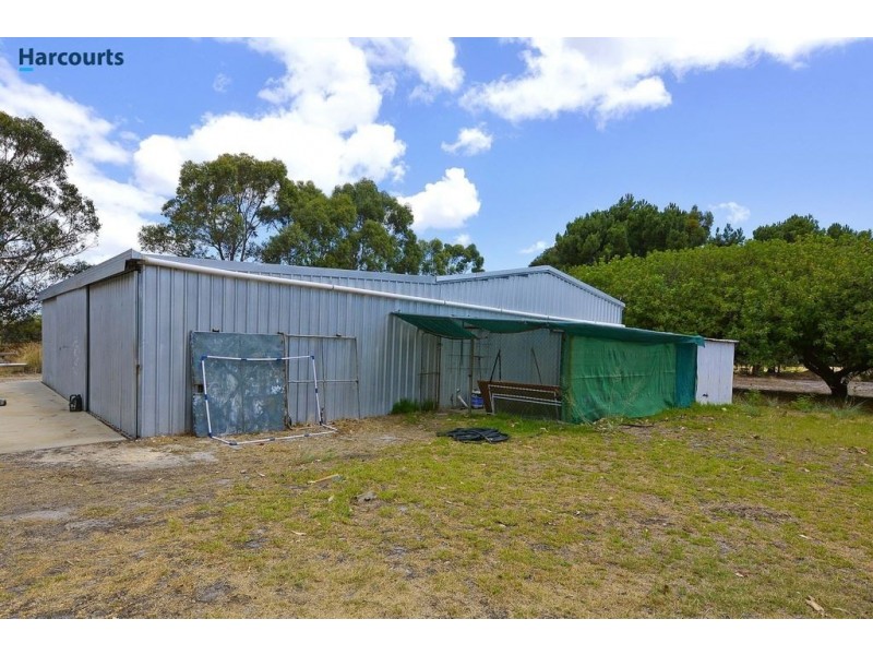 264 Neaves Road, Mariginiup WA 6078