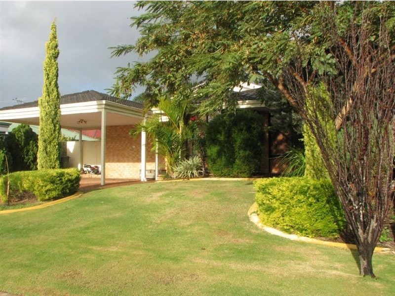 4 Lamas Grove, Landsdale WA 6065