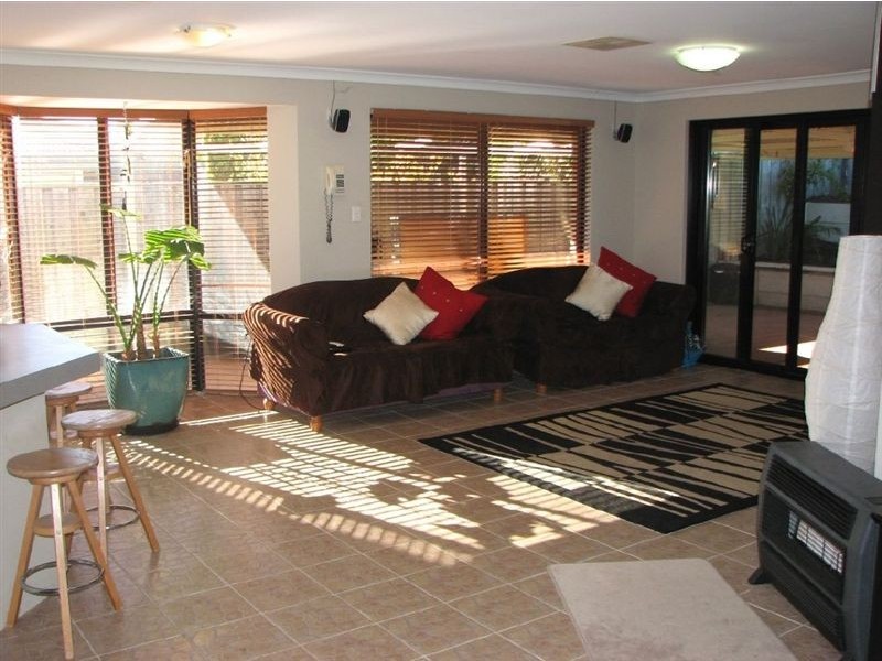 4 Lamas Grove, Landsdale WA 6065