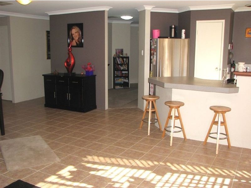 4 Lamas Grove, Landsdale WA 6065